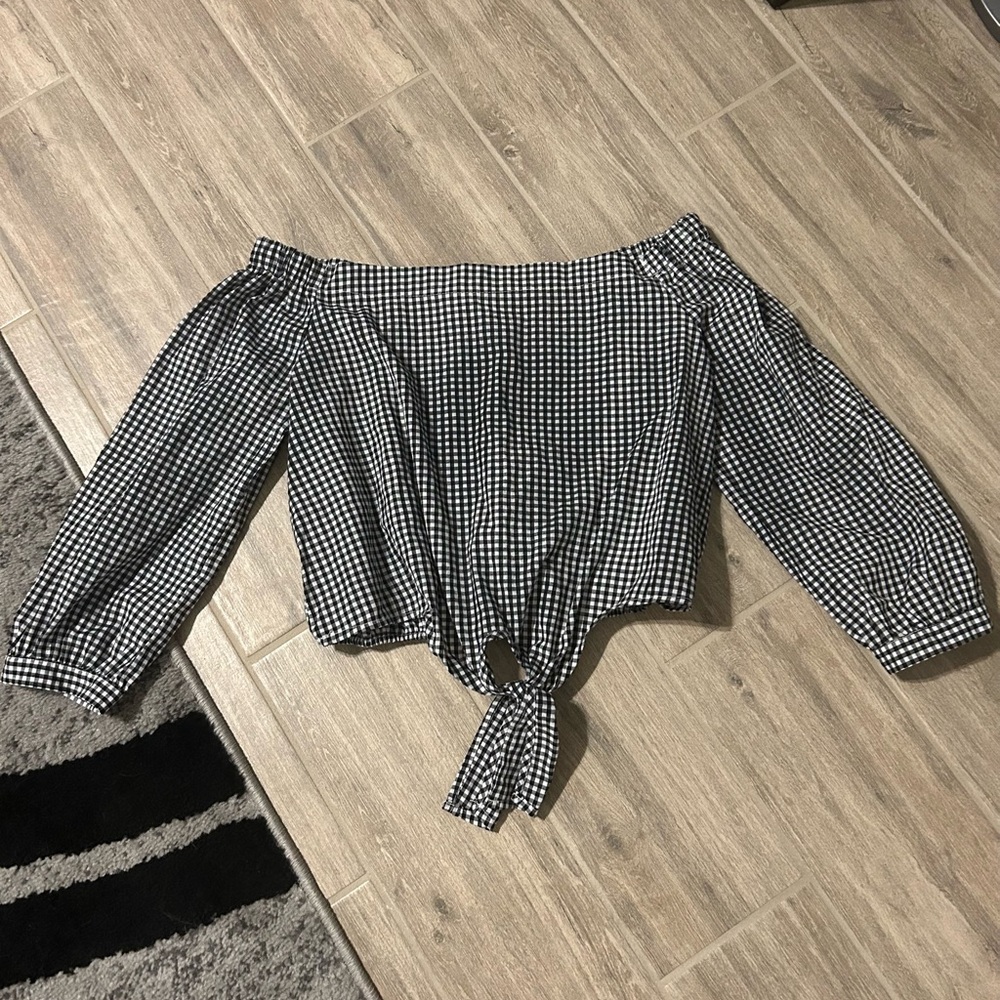 Active USA Checkered off the shoulder crop blouse 
Size medium
